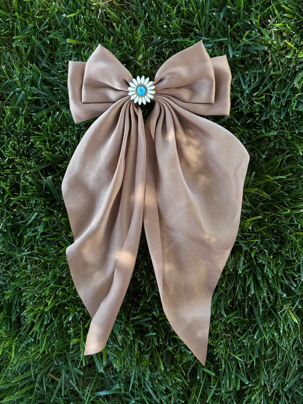 Long Daisy Bow