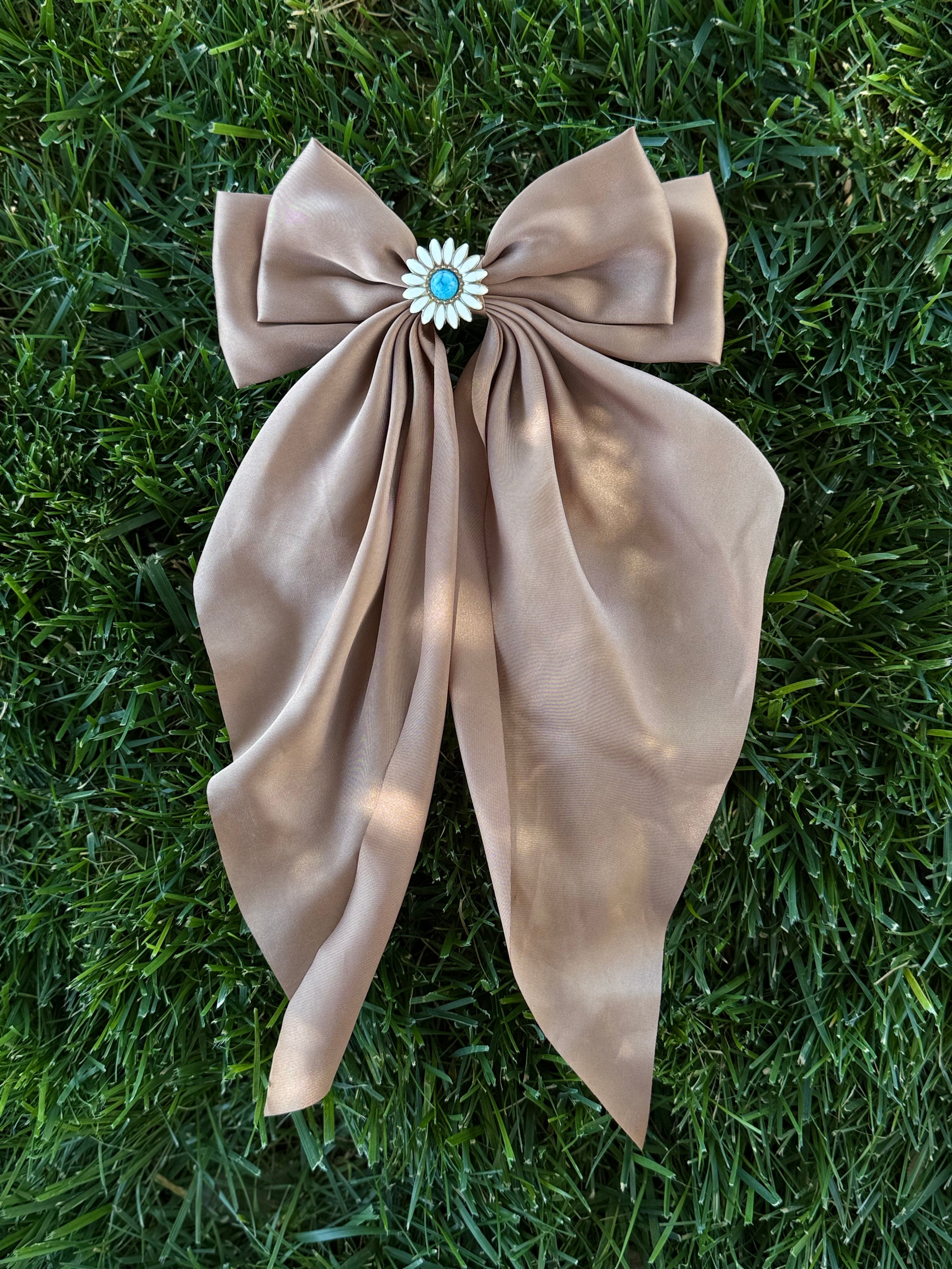 Long Daisy Bow