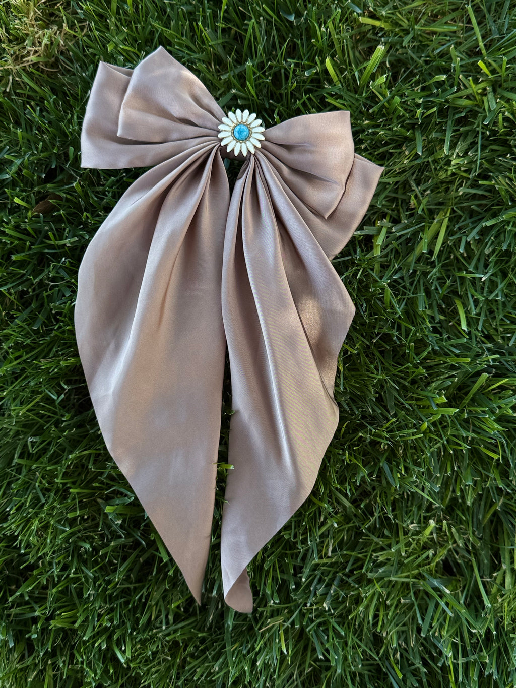 Long Daisy Bow