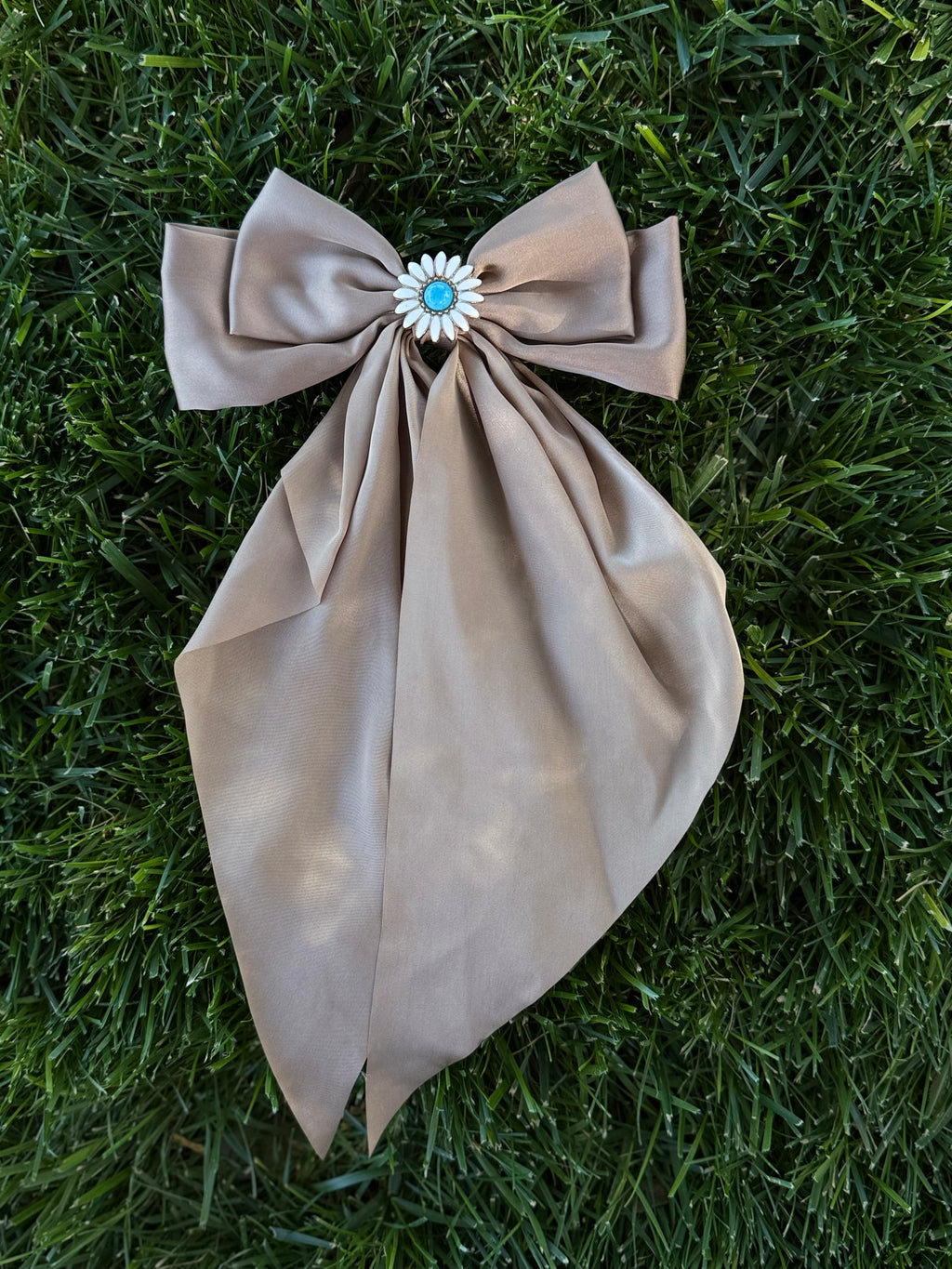 Long Daisy Bow