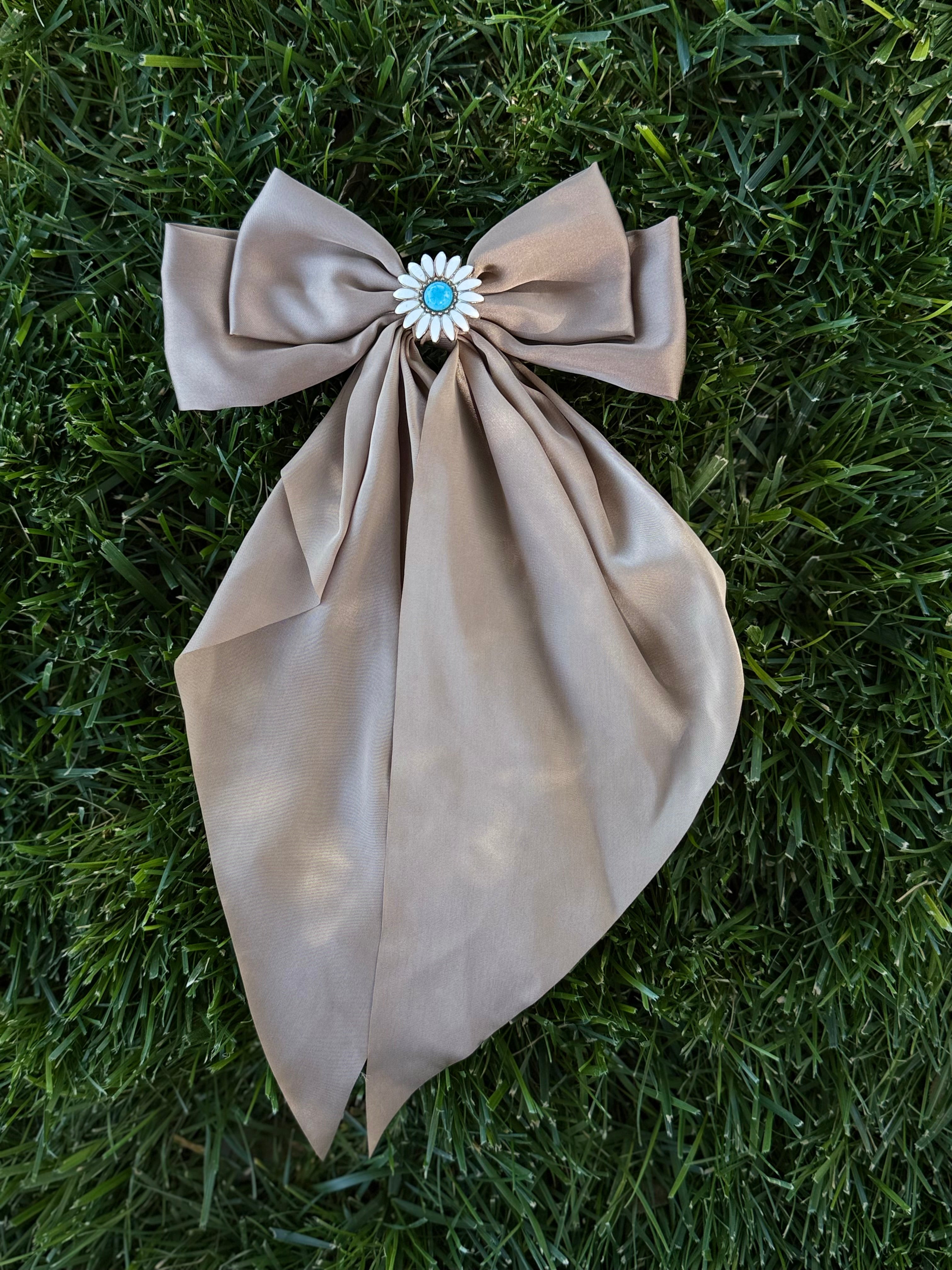 Long Daisy Bow