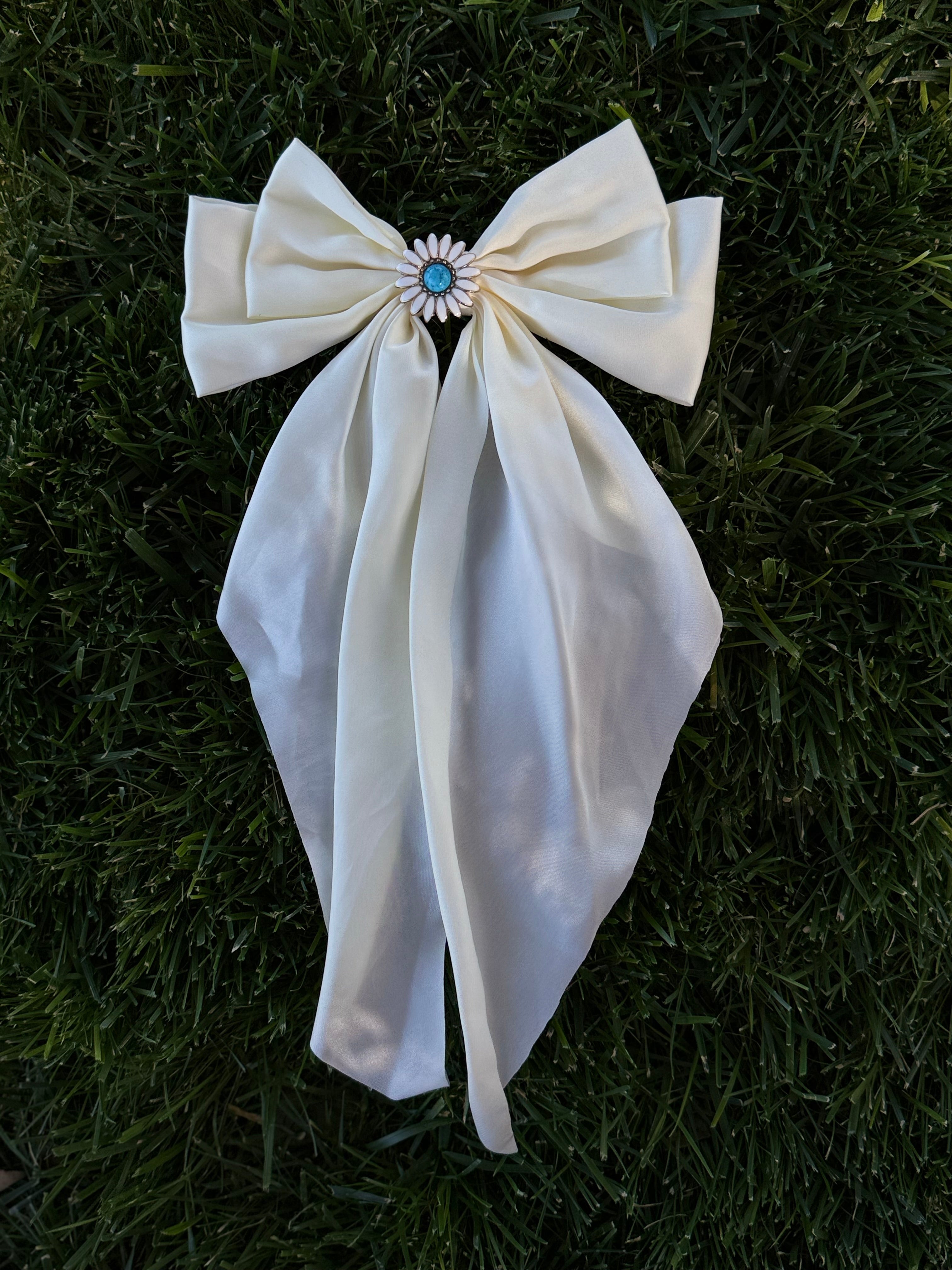 Long Daisy Bow