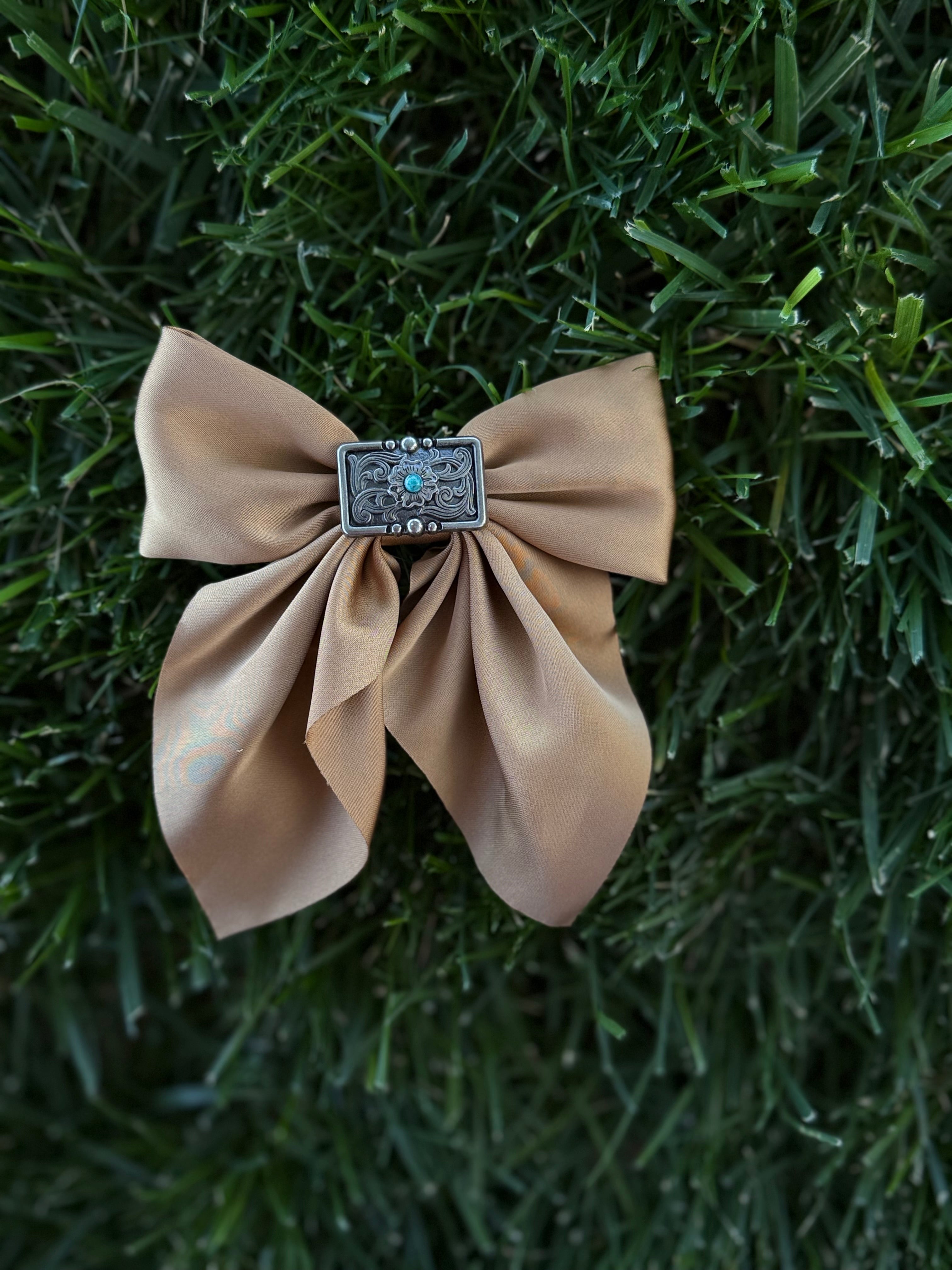 Short Buckle Bow