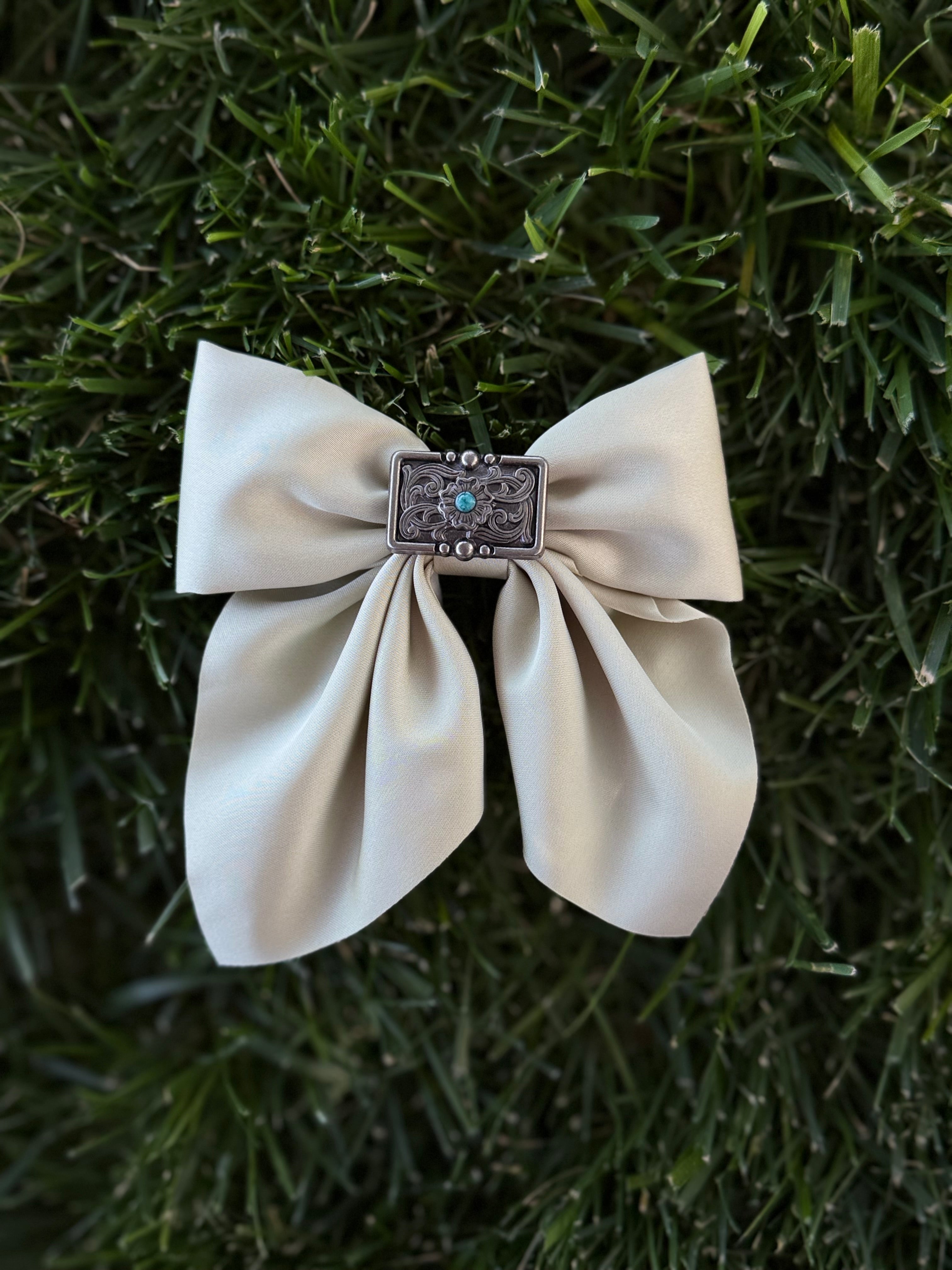 Short Buckle Bow