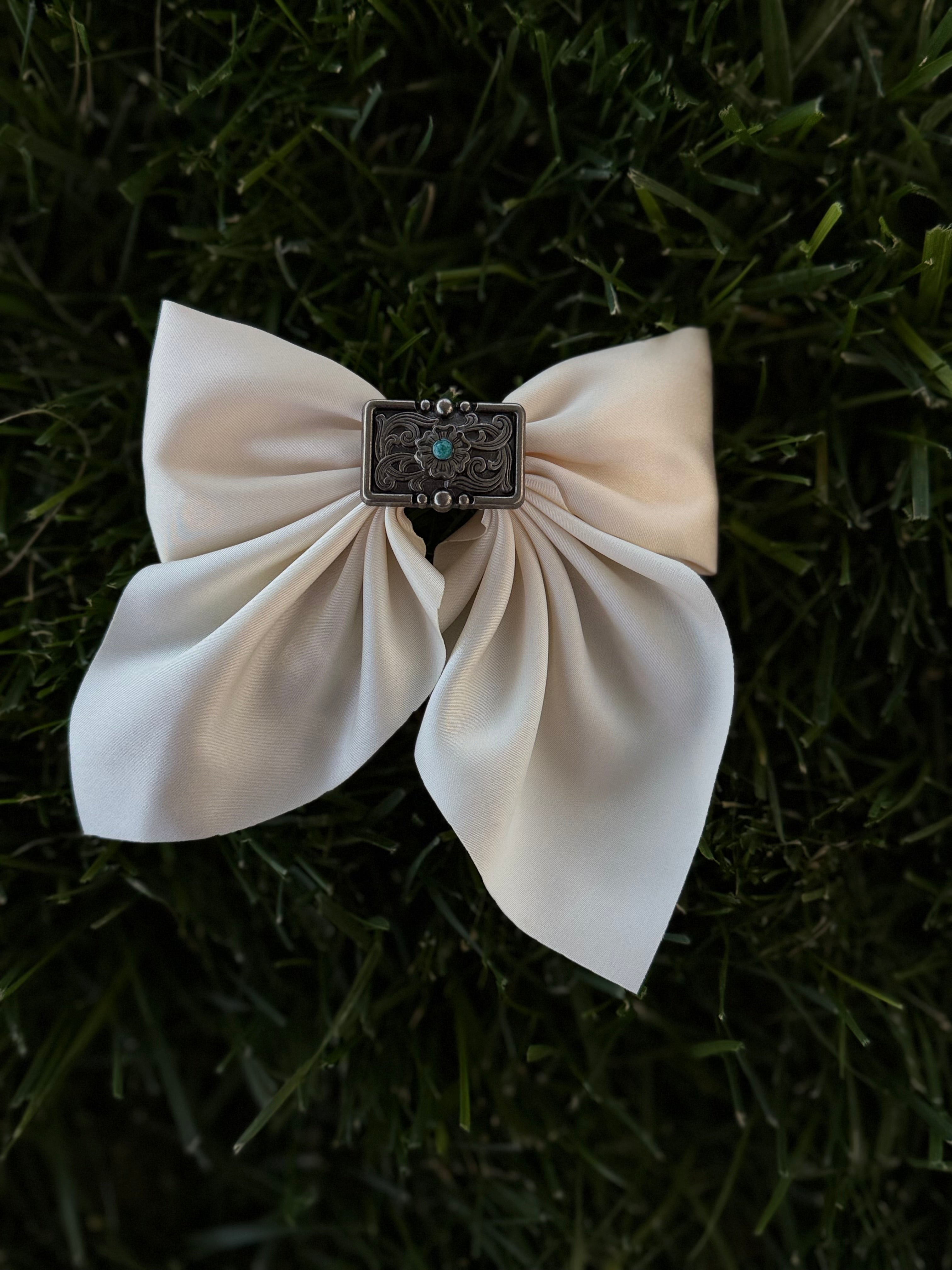 Short Buckle Bow
