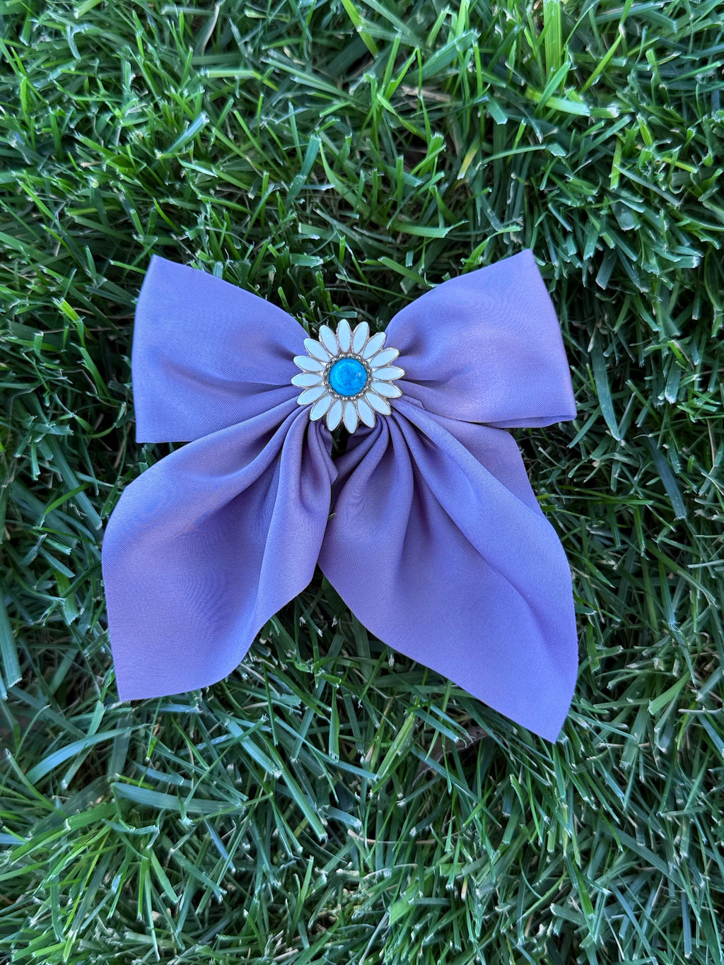 Short Daisy Bow