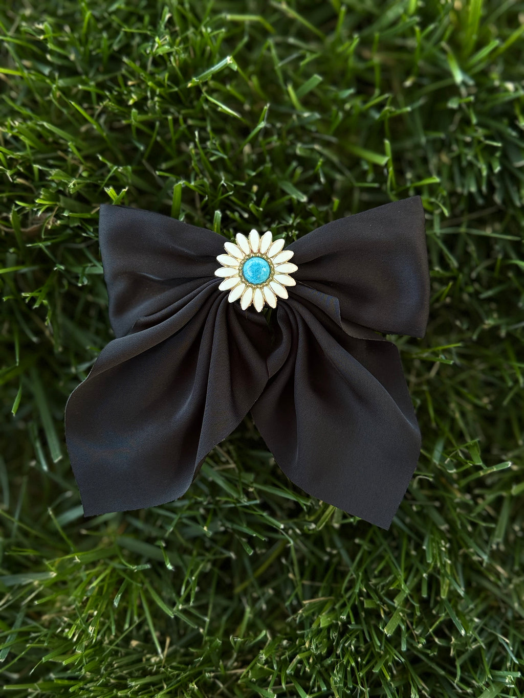 Short Daisy Bow
