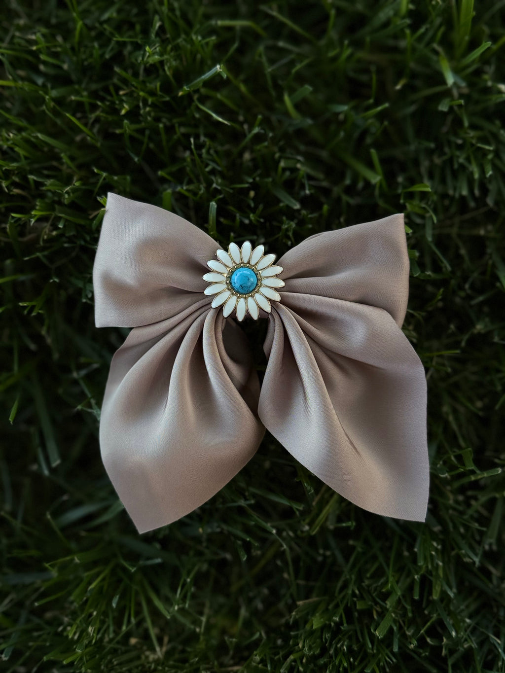 Short Daisy Bow