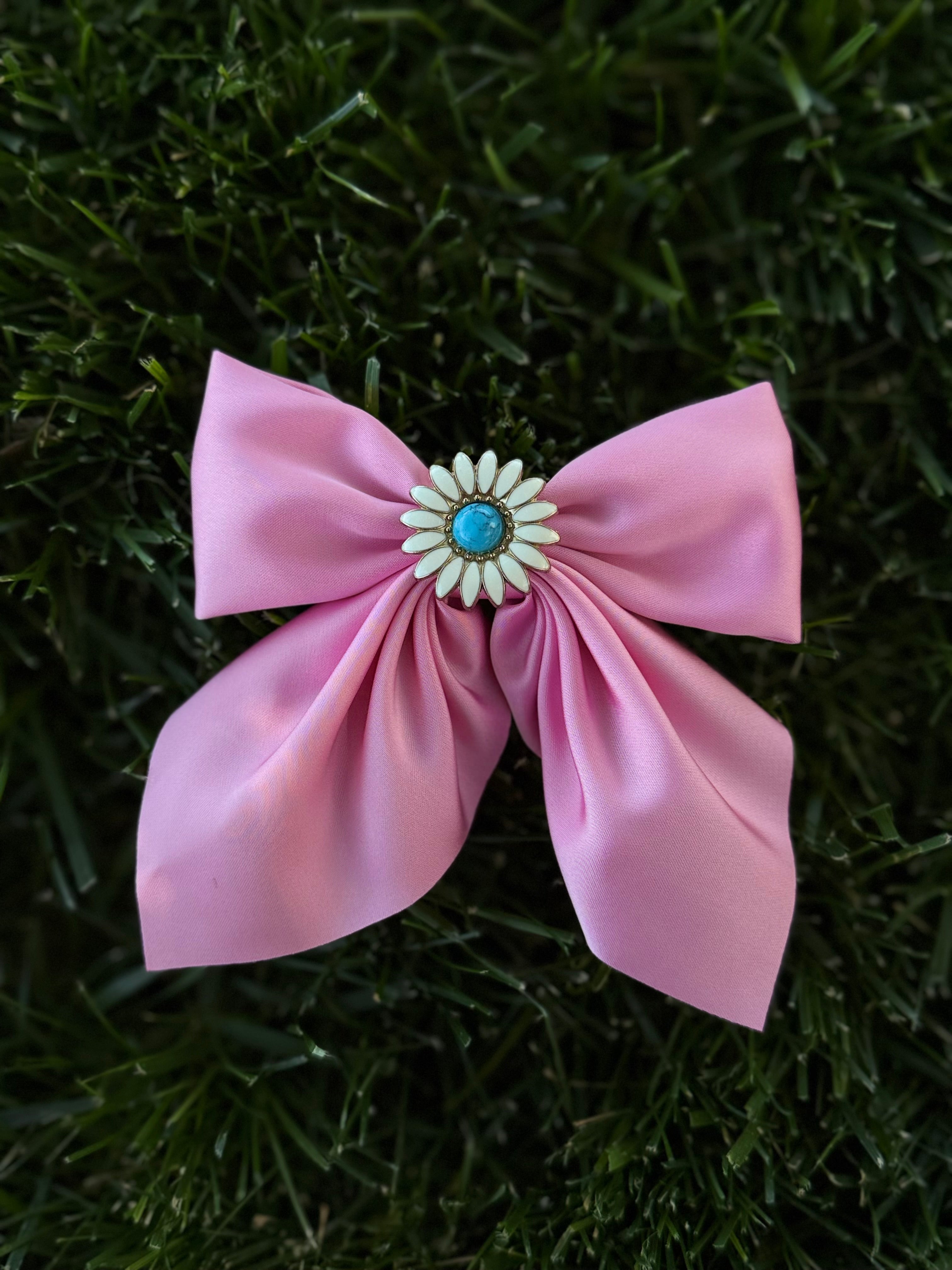 Short Daisy Bow