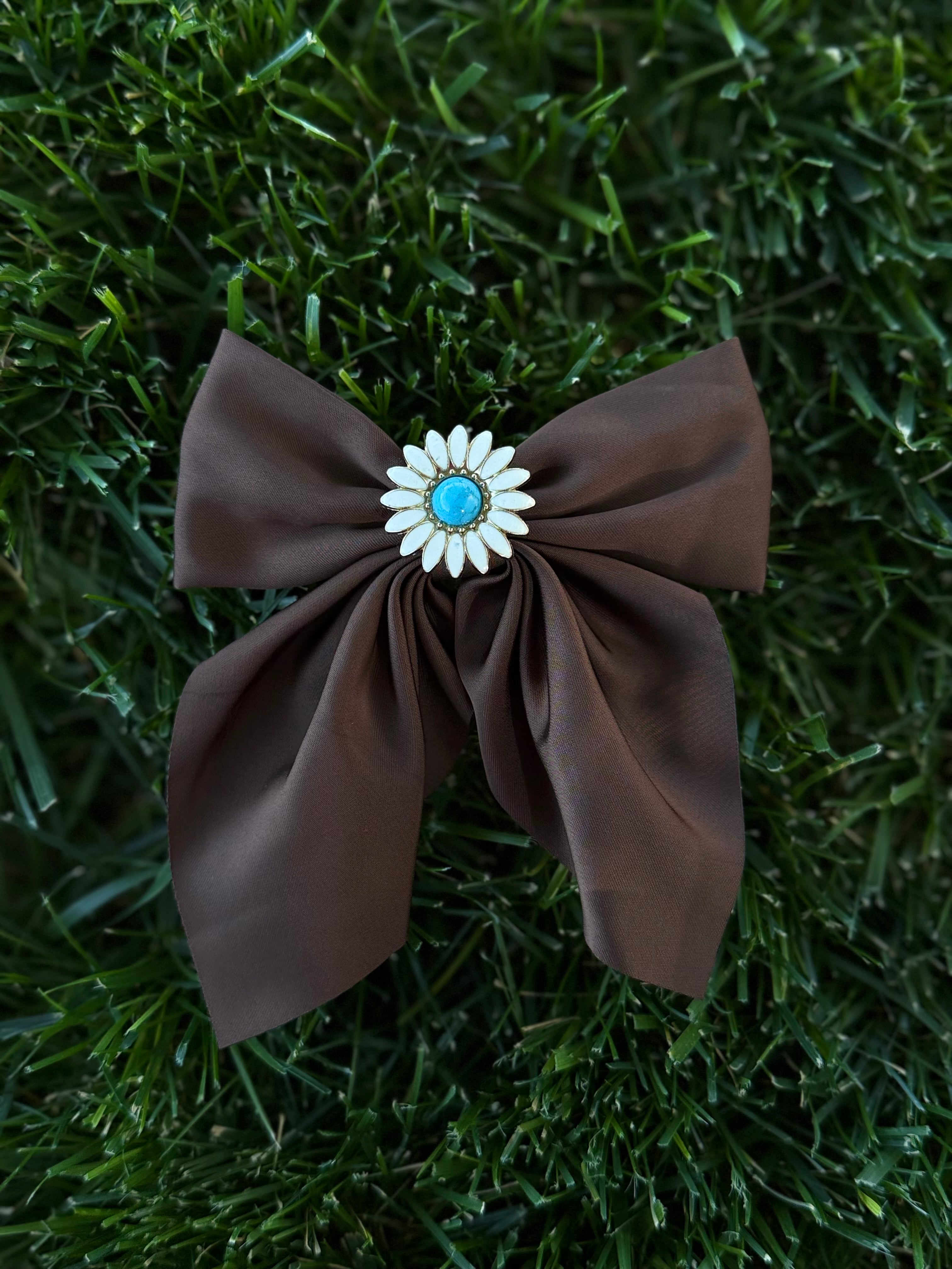 Short Daisy Bow