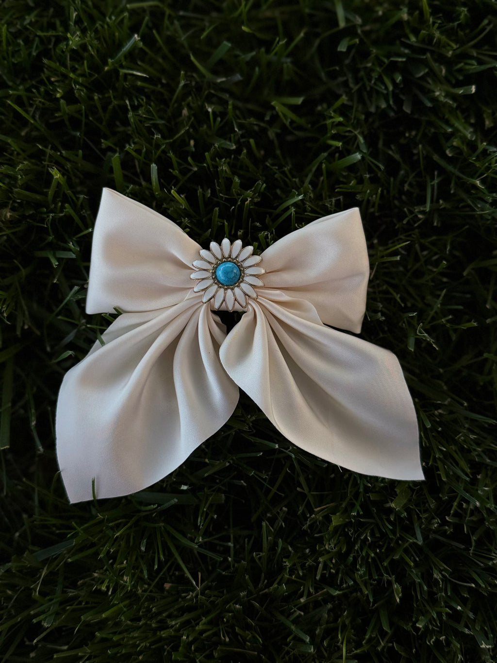 Short Daisy Bow